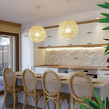 Villa Seashell -Wonderful Newly Renovated Villa On The Beach Galatas  Екстер'єр фото
