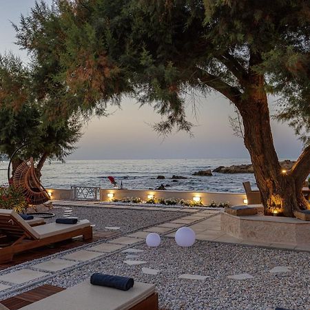Villa Seashell -Wonderful Newly Renovated Villa On The Beach Galatas  Екстер'єр фото