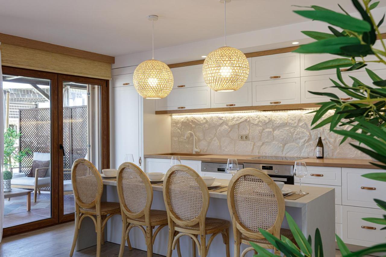 Villa Seashell -Wonderful Newly Renovated Villa On The Beach Galatas  Екстер'єр фото