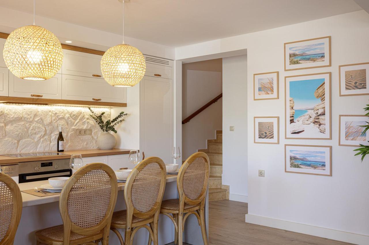 Villa Seashell -Wonderful Newly Renovated Villa On The Beach Galatas  Екстер'єр фото
