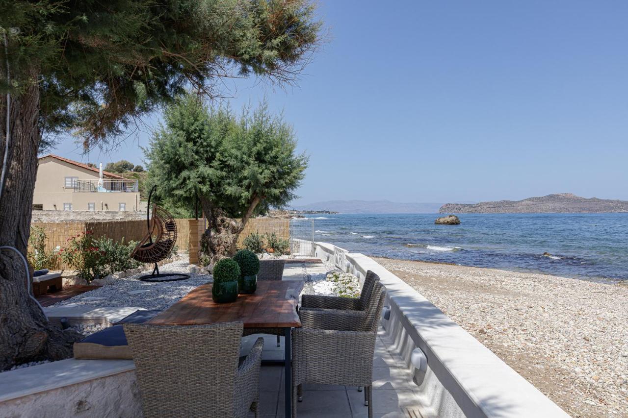 Villa Seashell -Wonderful Newly Renovated Villa On The Beach Galatas  Екстер'єр фото