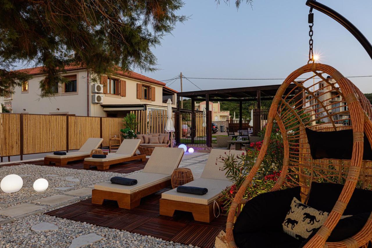 Villa Seashell -Wonderful Newly Renovated Villa On The Beach Galatas  Екстер'єр фото