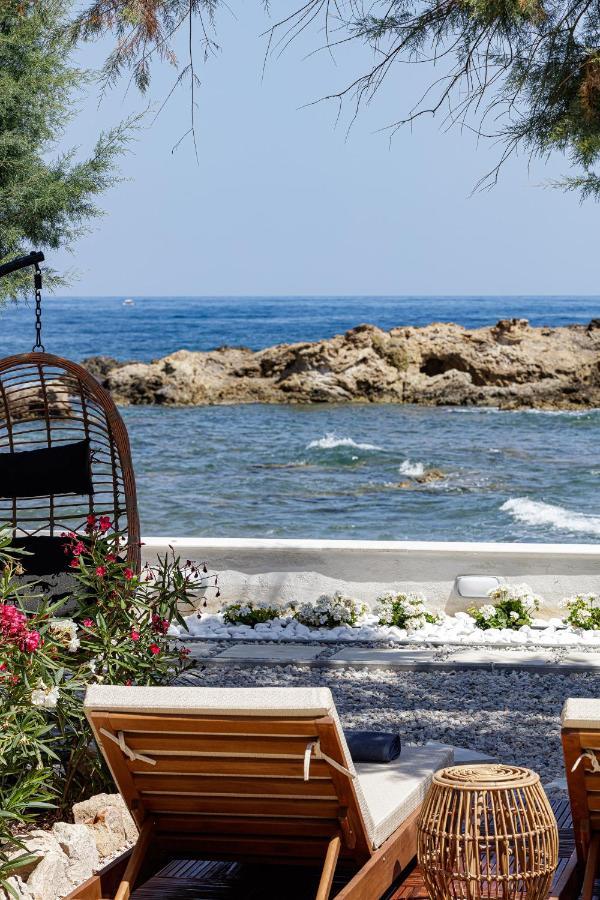 Villa Seashell -Wonderful Newly Renovated Villa On The Beach Galatas  Екстер'єр фото