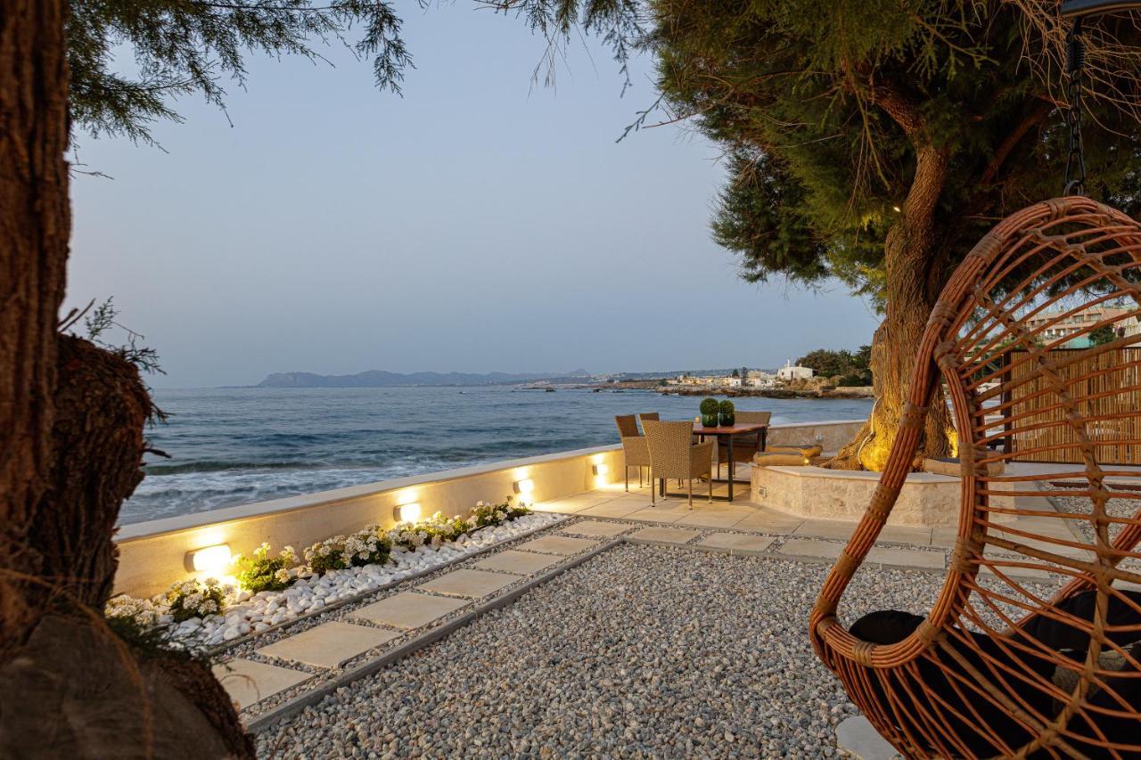 Villa Seashell -Wonderful Newly Renovated Villa On The Beach Galatas  Екстер'єр фото