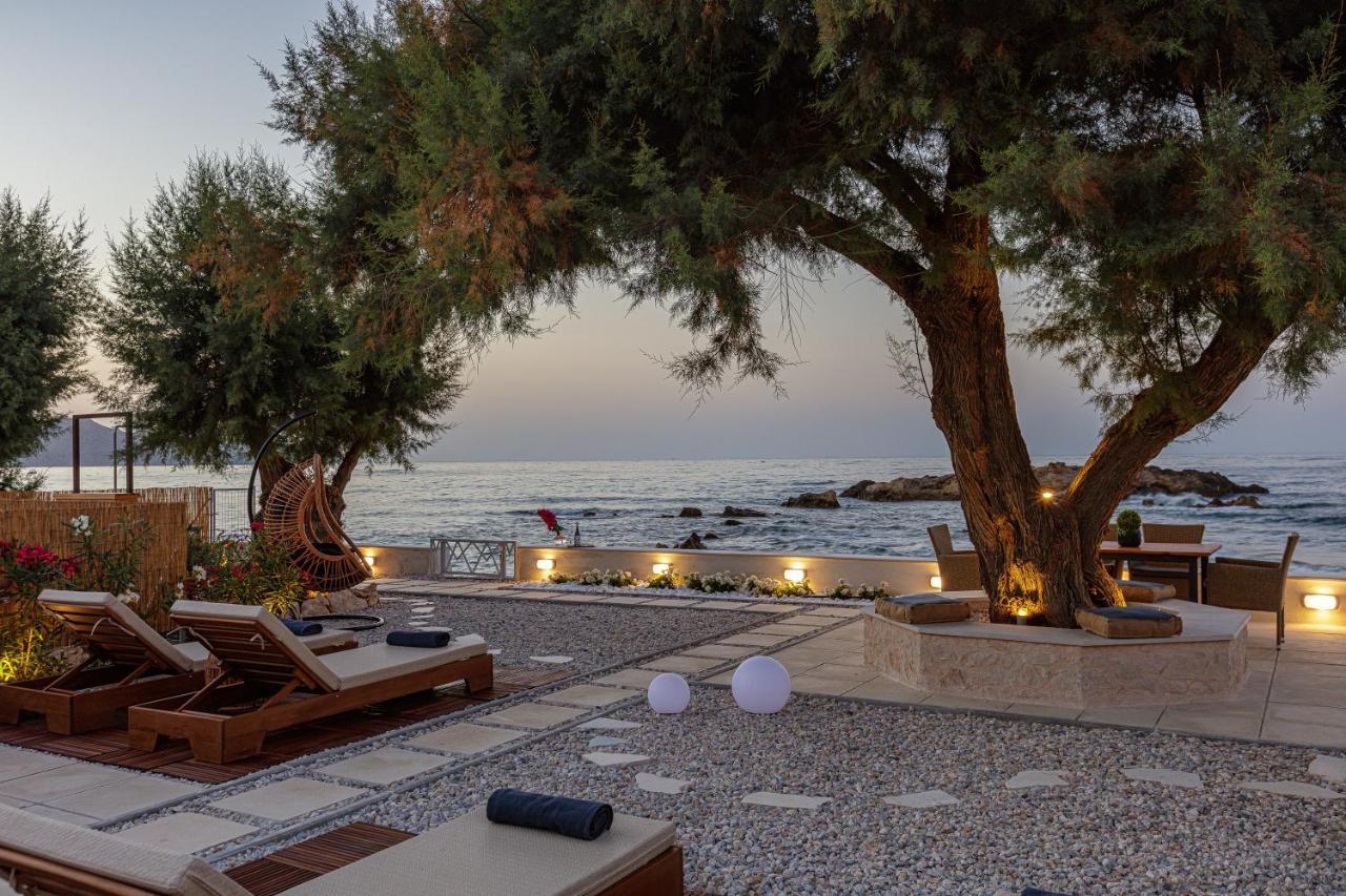 Villa Seashell -Wonderful Newly Renovated Villa On The Beach Galatas  Екстер'єр фото