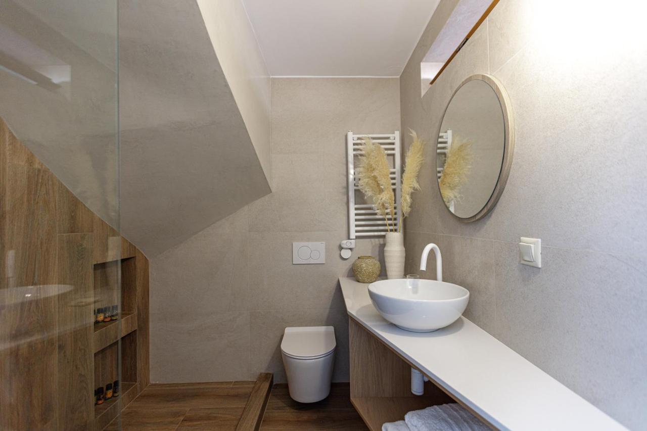 Villa Seashell -Wonderful Newly Renovated Villa On The Beach Galatas  Екстер'єр фото