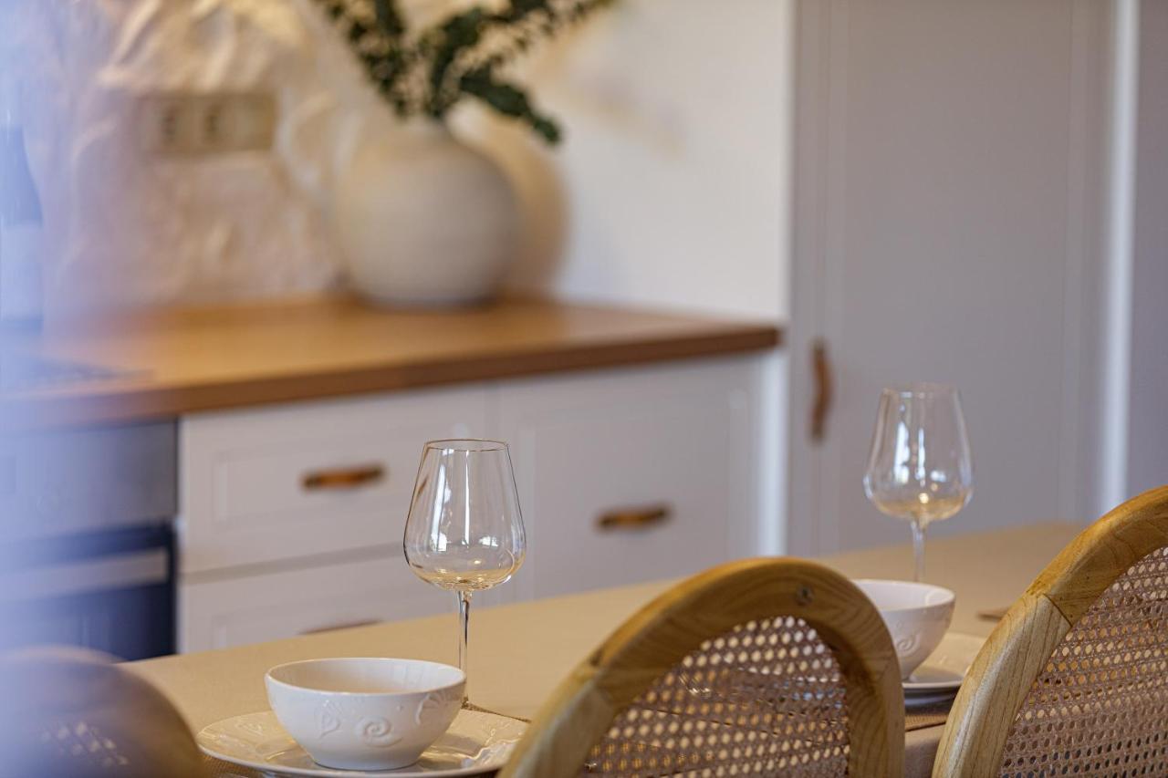 Villa Seashell -Wonderful Newly Renovated Villa On The Beach Galatas  Екстер'єр фото