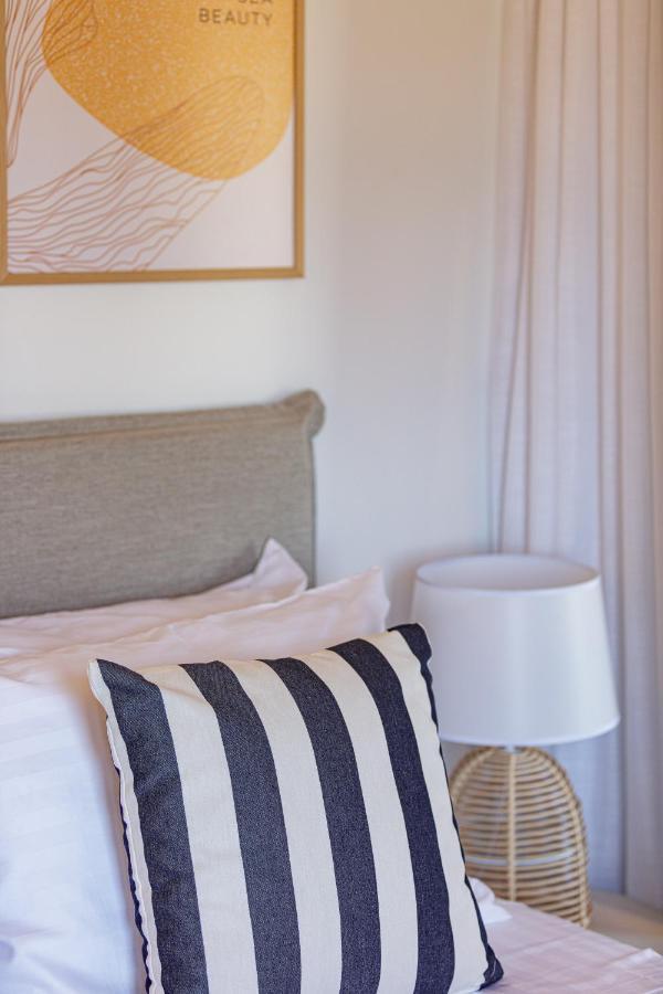 Villa Seashell -Wonderful Newly Renovated Villa On The Beach Galatas  Екстер'єр фото