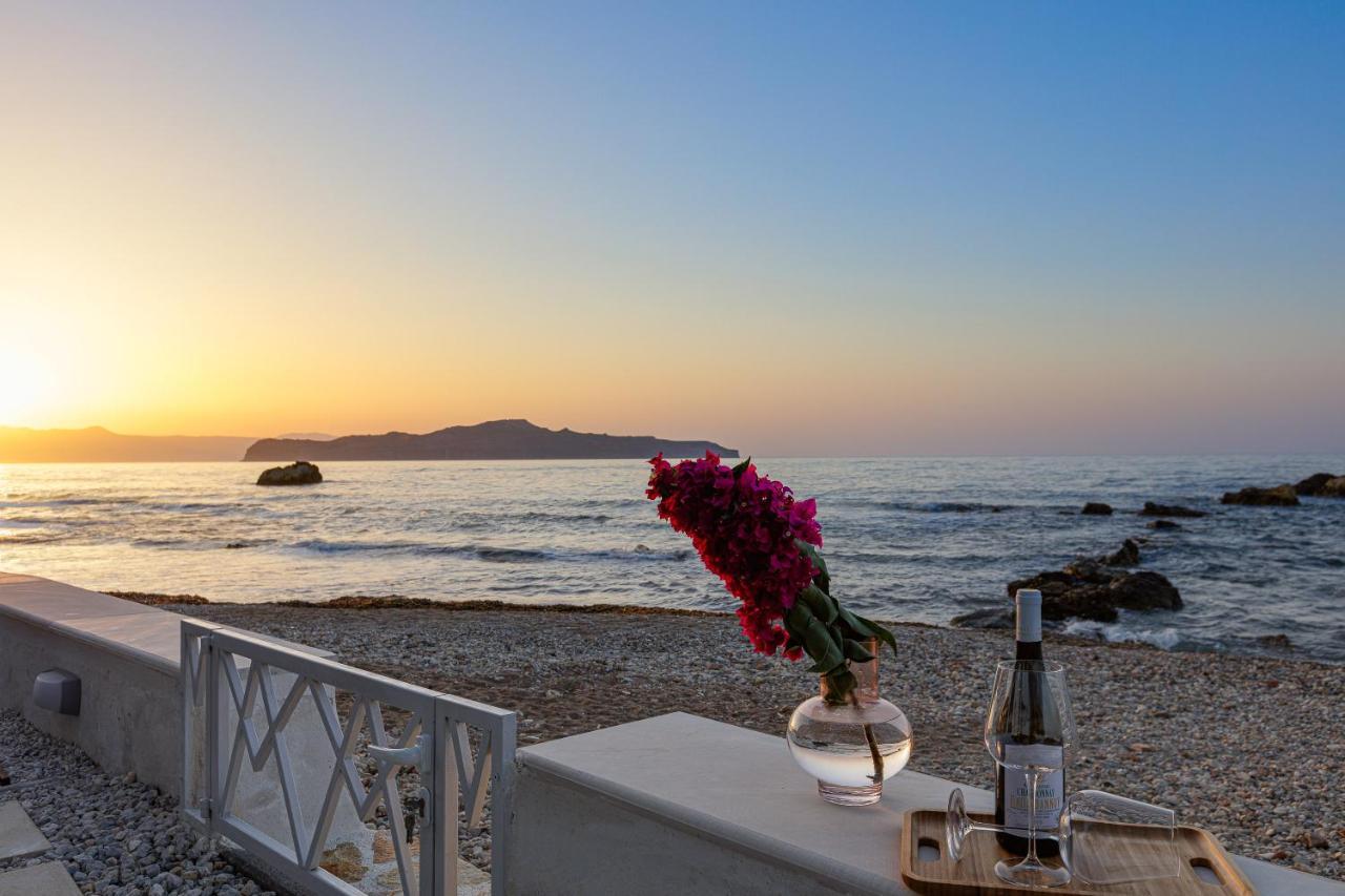 Villa Seashell -Wonderful Newly Renovated Villa On The Beach Galatas  Екстер'єр фото