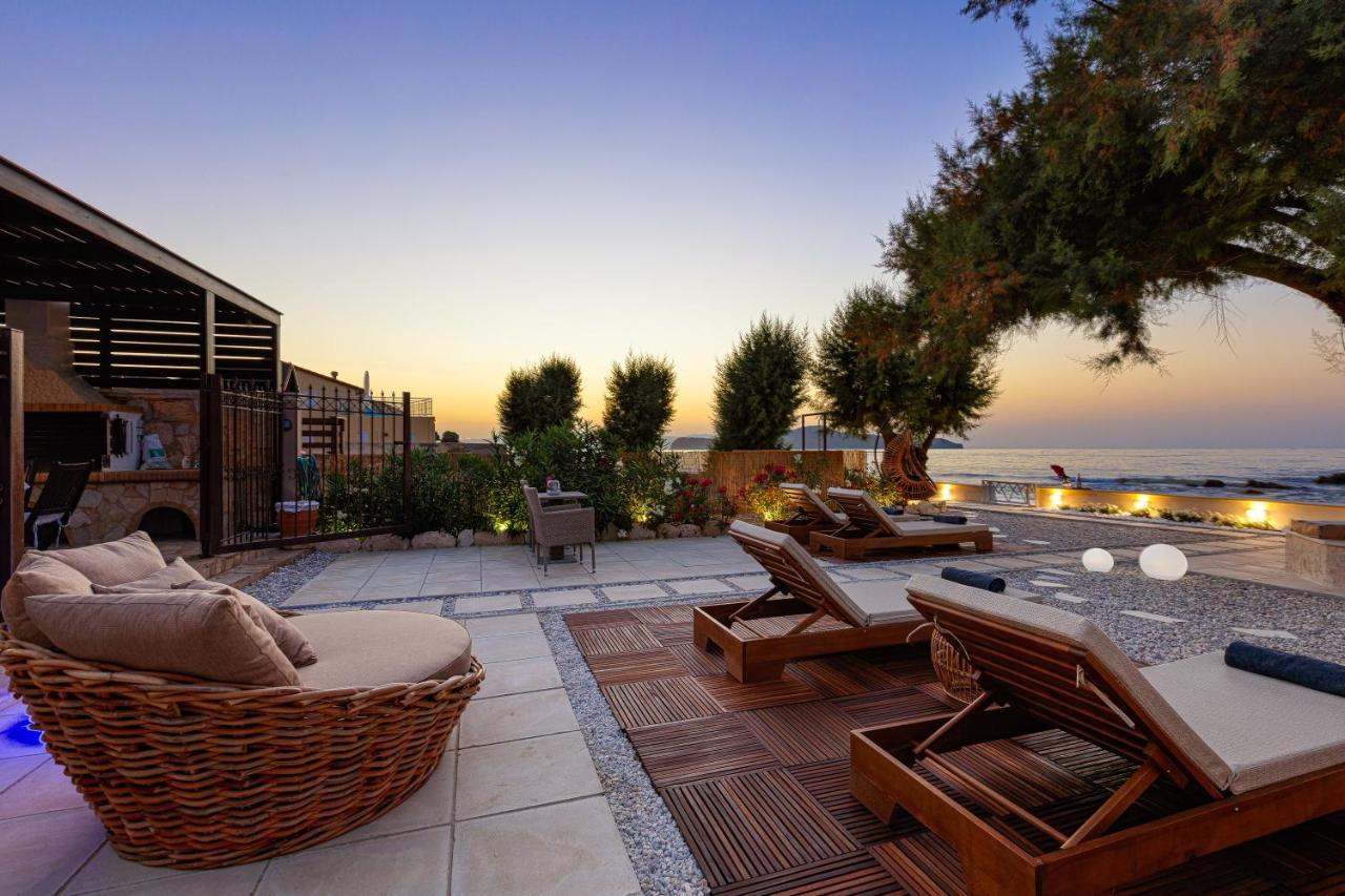 Villa Seashell -Wonderful Newly Renovated Villa On The Beach Galatas  Екстер'єр фото