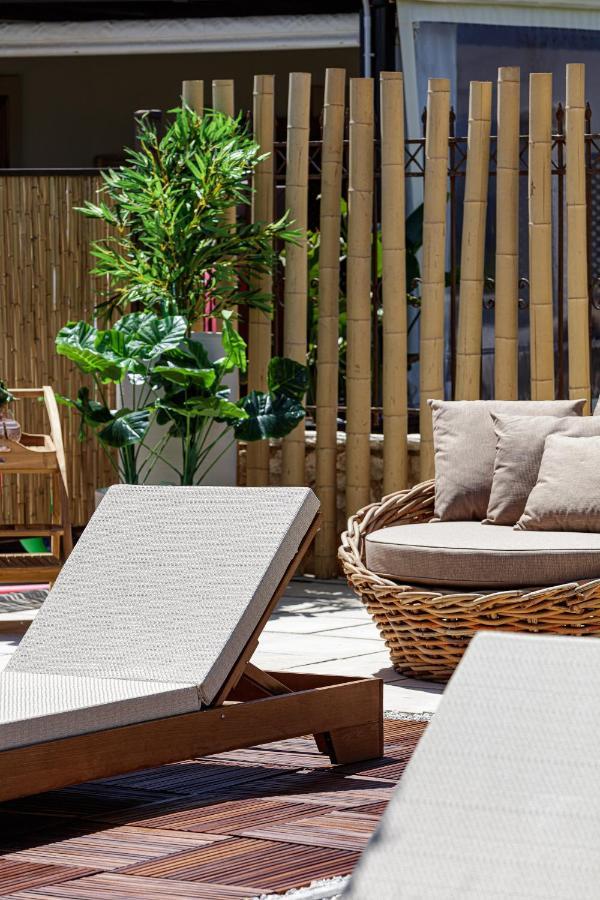 Villa Seashell -Wonderful Newly Renovated Villa On The Beach Galatas  Екстер'єр фото