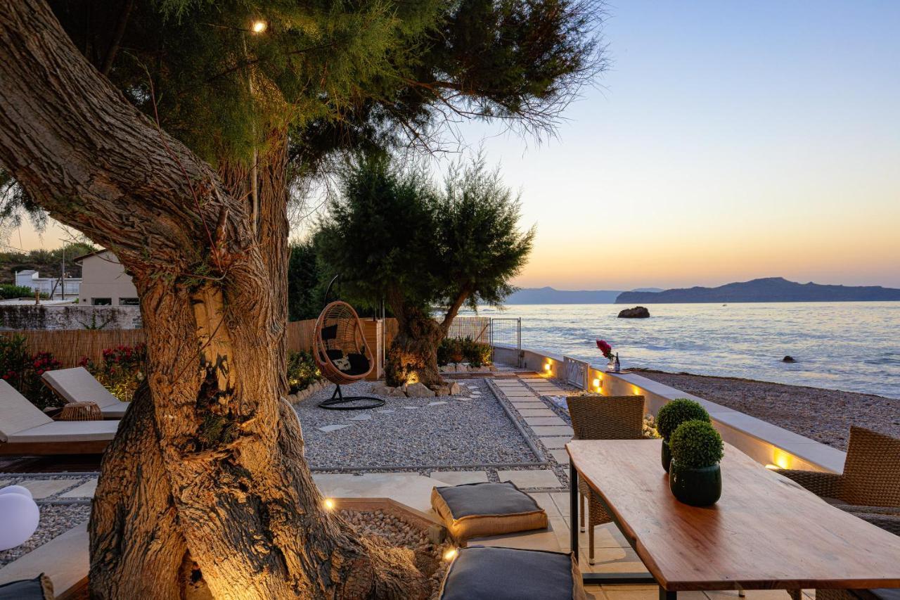 Villa Seashell -Wonderful Newly Renovated Villa On The Beach Galatas  Екстер'єр фото